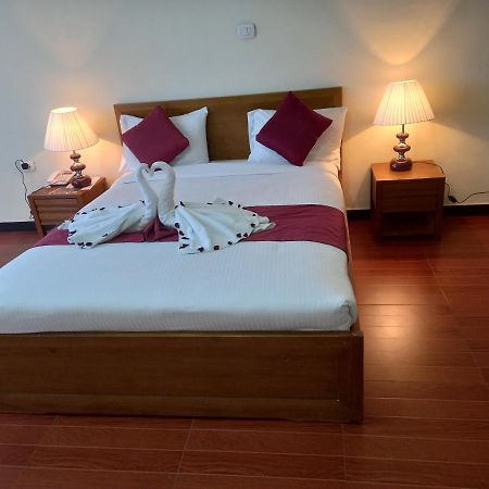 Bruhway Hotel Аддис-Абеба Экстерьер фото